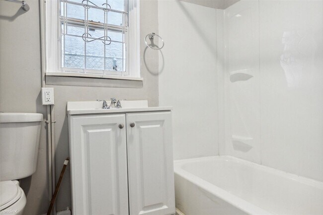 Foto del edificio - 1 br, 1 bath Triplex - 1707 N Gratz ST Unit A