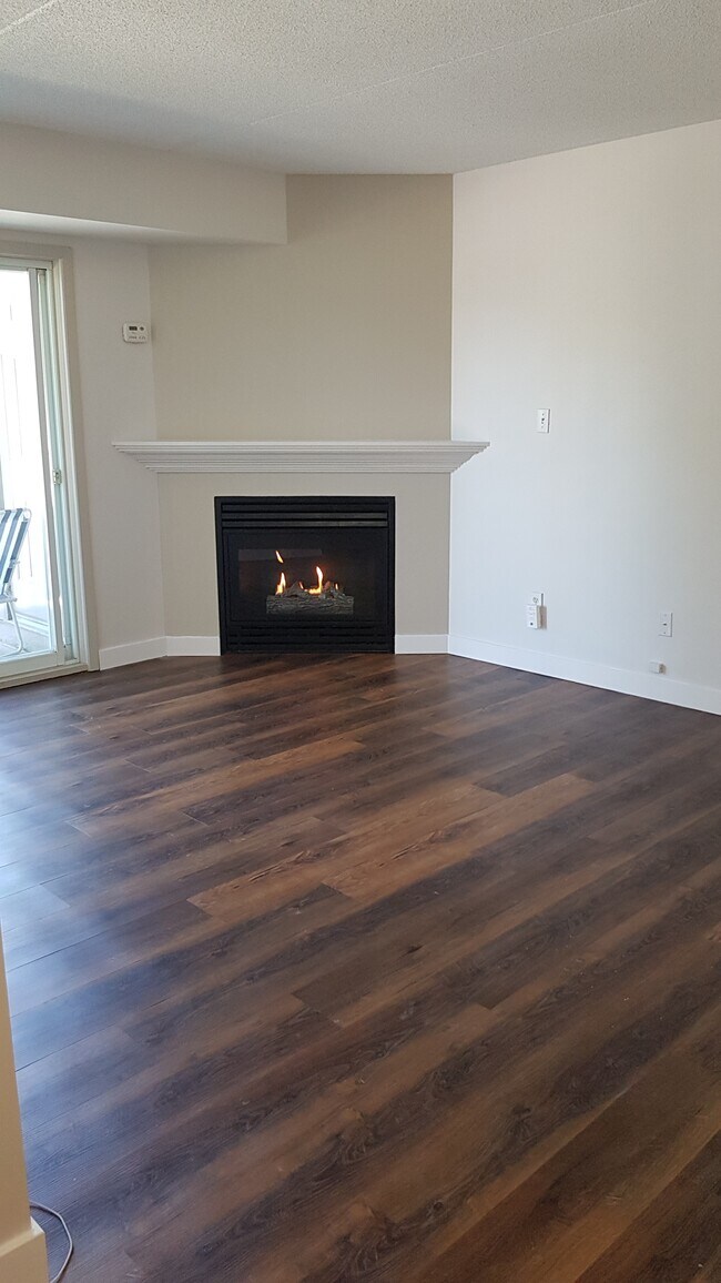 Building Photo - 1323 Langlois Av