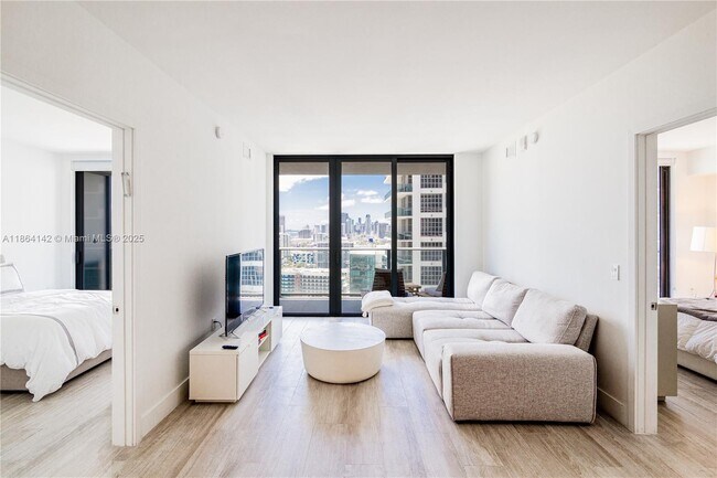 Foto del edificio - 121 NE 34th St