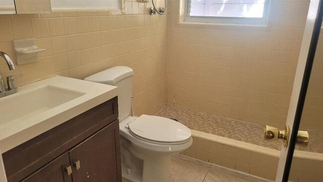 Building Photo - 728 SE 19th Ave