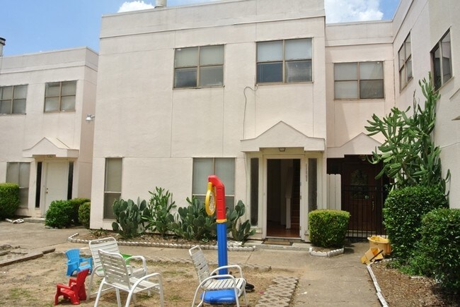 Foto del edificio - 11043 Albury Dr