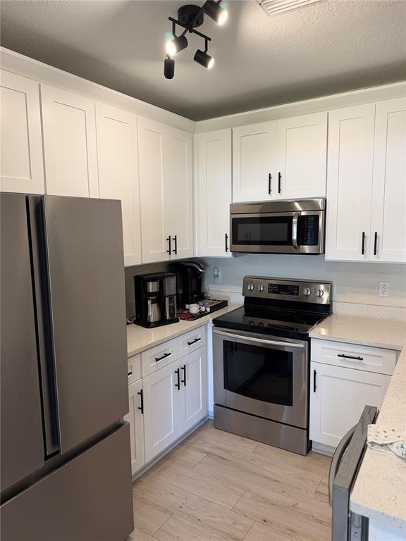 Foto del edificio - 1532 Blue Magnolia Rd