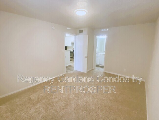 Building Photo - 4425 Thornbriar Ln