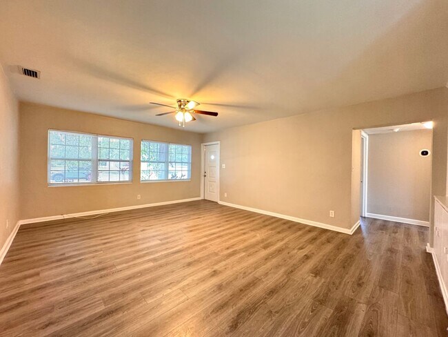 Foto del edificio - Beautiful 3BD/2BA Home in Longwood - Price...