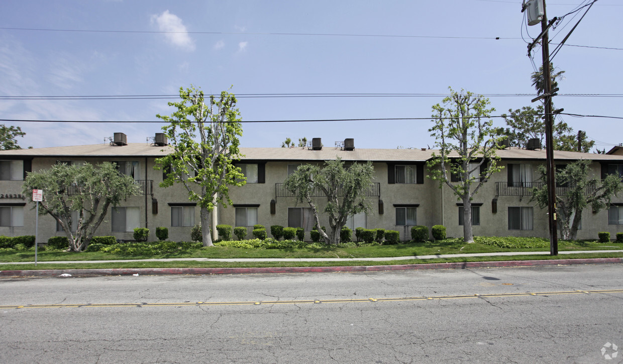 Foto del edificio - 24838 Newhall Ave