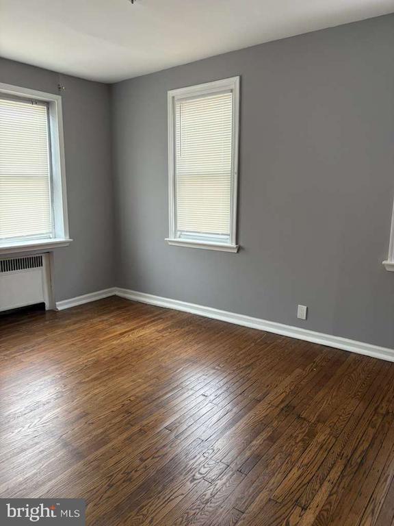 Foto del edificio - 5718 Woodbine Ave