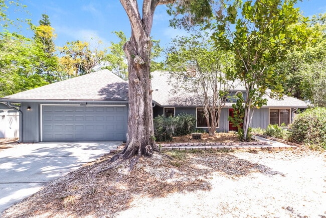Building Photo - 1698 Elm Pl