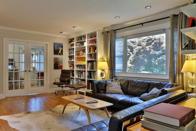 living - 627 mayview dr