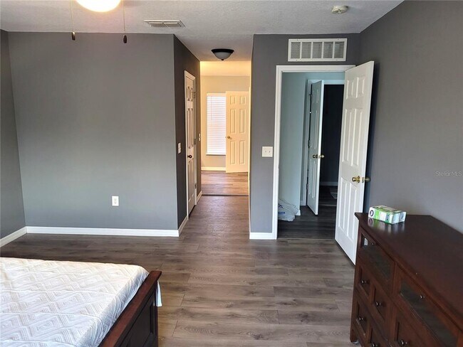 Foto del edificio - 5326 Woodridge Ln