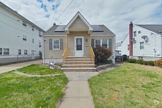 Building Photo - 82 Huron Ave