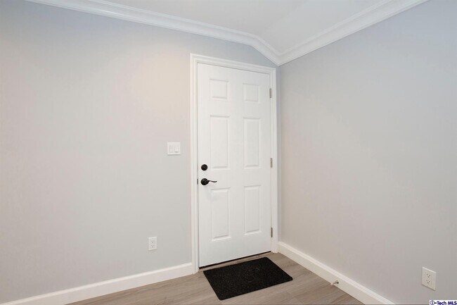 Building Photo - 1525 Lynglen Dr