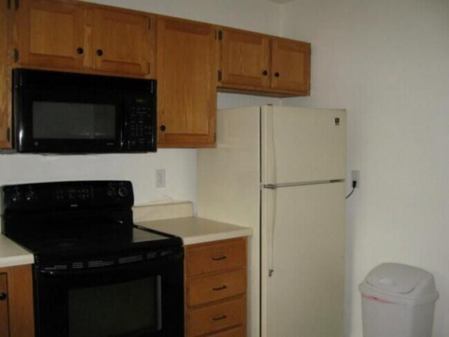 Foto del edificio - 2 bedroom in Newton MA 02459