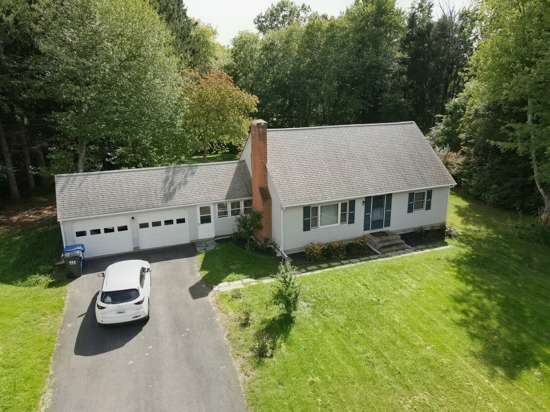 Photo - 9 Applewood Ln (Amherst, MA)