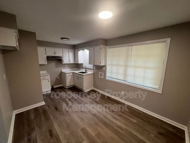 Building Photo - 502 Fall Dr