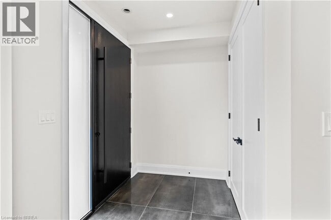 Photo du bâtiment - 21 Clare Ave