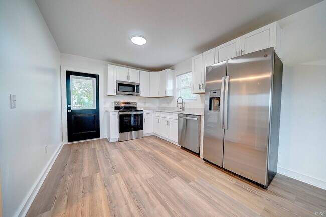 Foto del edificio - Freshly Renovated 2 Bed apartment in Lynn ...