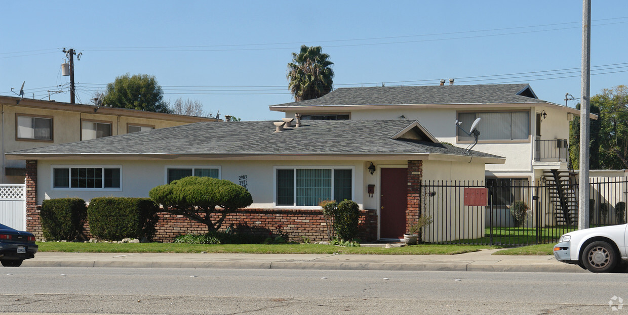 Foto del edificio - 2983 N Garey Ave