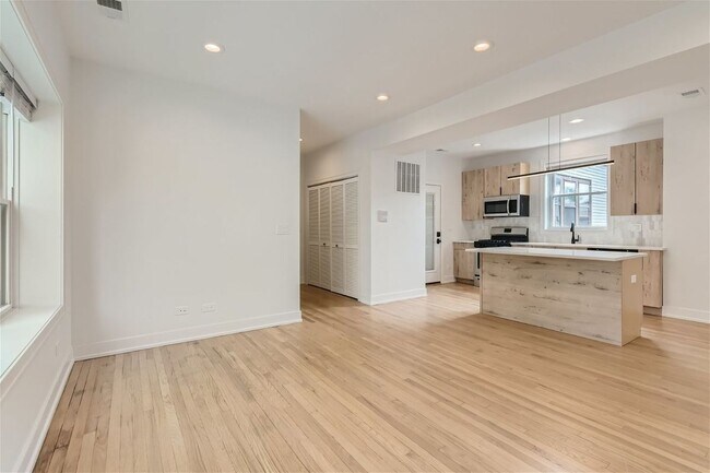 Foto del edificio - 2604 N Springfield Ave