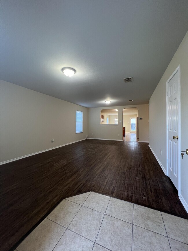 Building Photo - 11127 Buckskin Bend