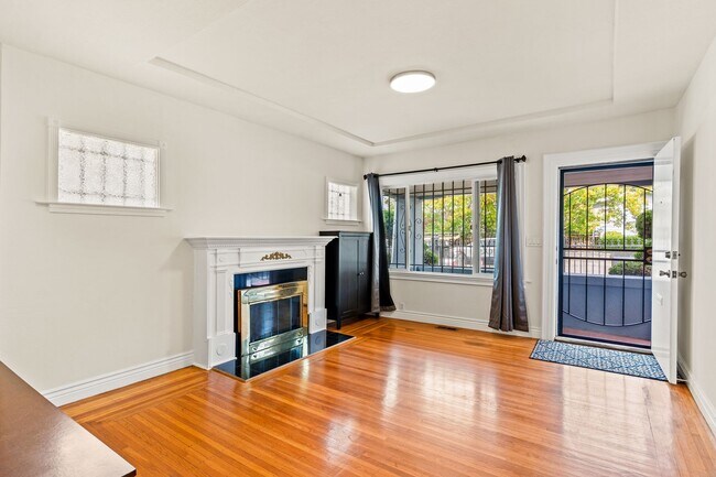 Foto del edificio - 3318 Maple Ave