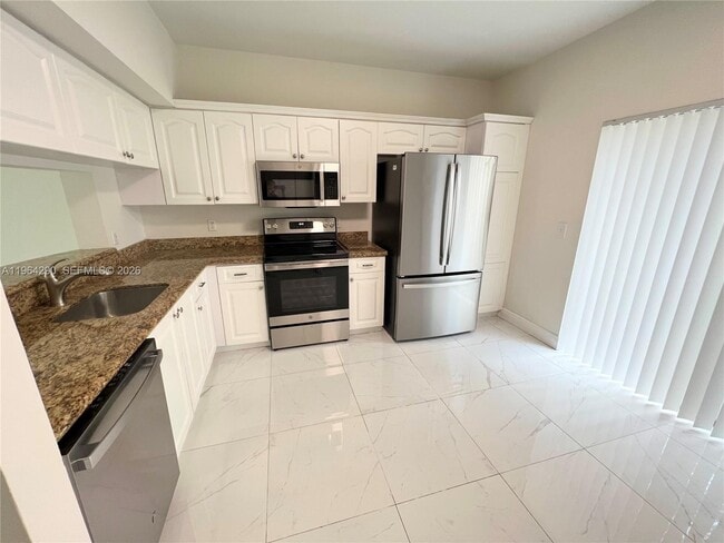 Foto del edificio - 9820 NW 56th Pl