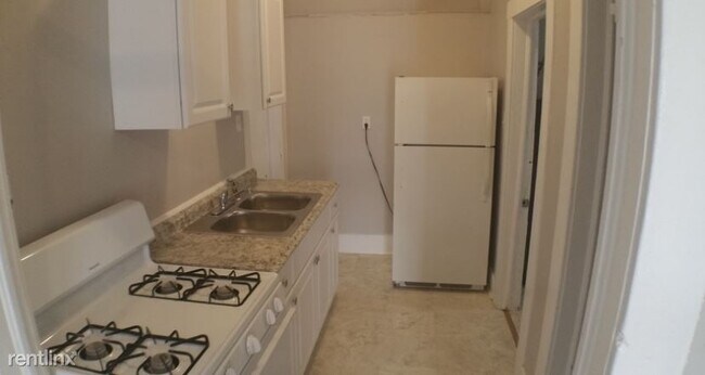 Building Photo - 2 br, 1 bath 4plex - 1138 West Ashby Place 1