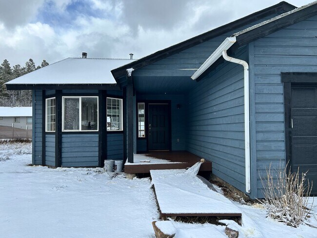 Foto del edificio - Recently Renovated Beautiful Forest Lakes Home - 3bd/ 2ba w/Attached Garage