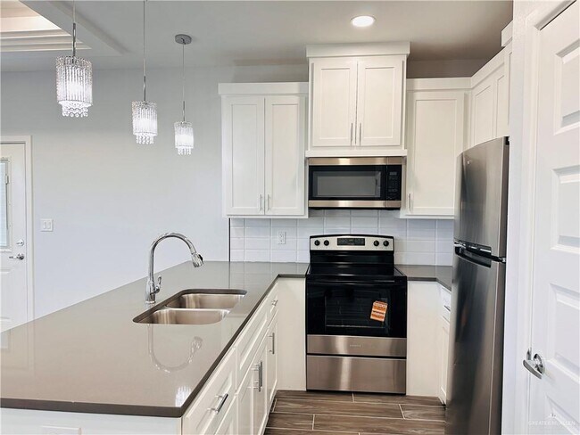 Building Photo - 1701 W Violet Dr