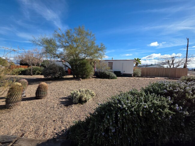 Foto del edificio - 2260 E Hearne Ave