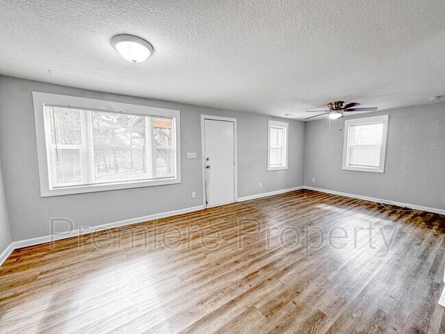Building Photo - 15400 E 54th St