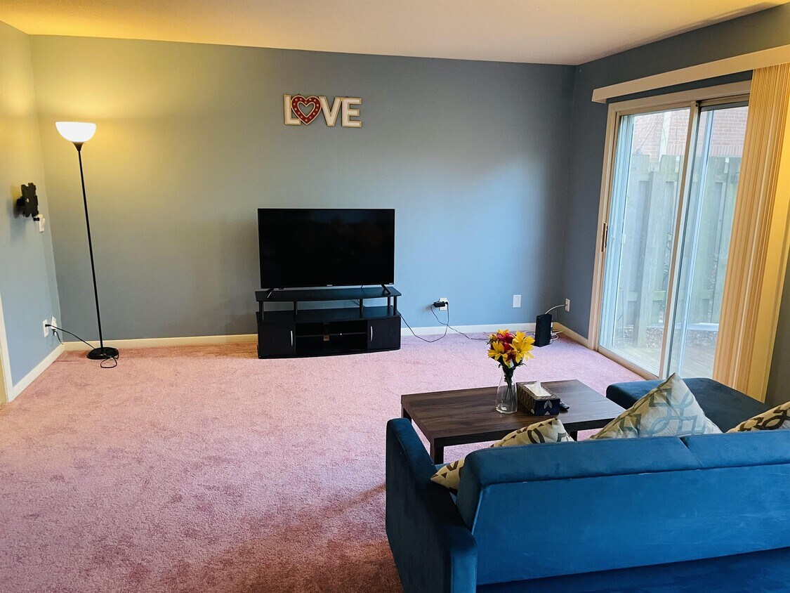 2011 Vawter St, Urbana, IL 61801 Townhouse for Rent in Urbana, IL