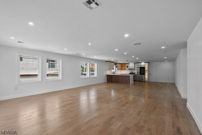 Foto del edificio - 144 N 14th St