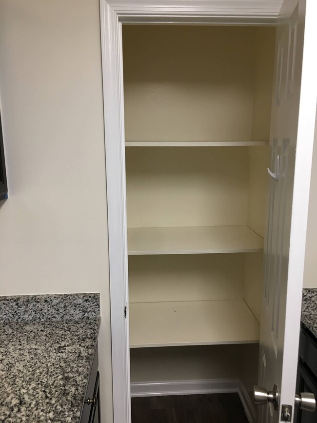 Foto del edificio - 7701 Arehart Dr