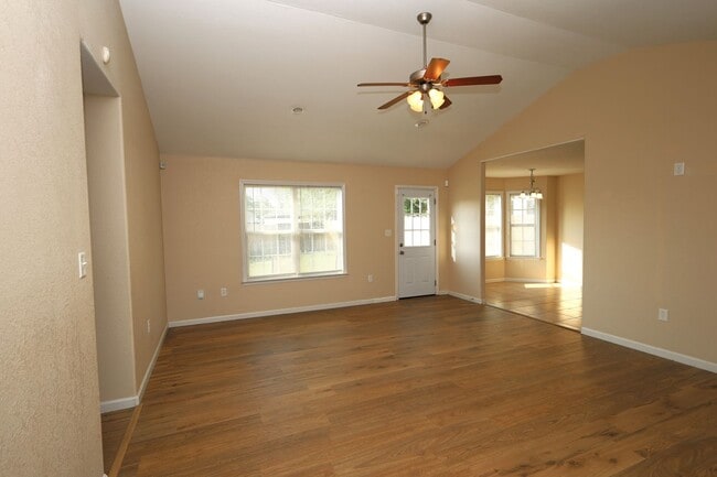 Building Photo - 5307 Vine Dr