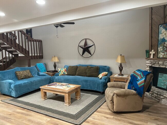 Building Photo - 307 Crestview