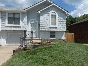 Building Photo - 5901 Creek View Dr