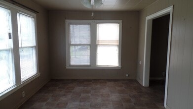 Building Photo - 704 E Guadalupe St