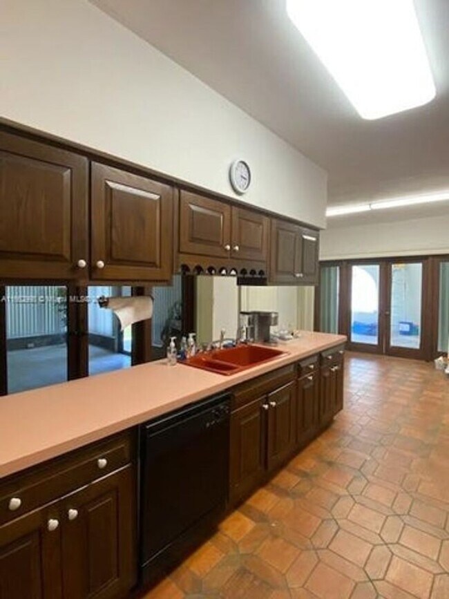 Foto del edificio - 4450 S Jog Rd