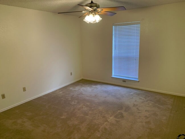 Building Photo - Duplex