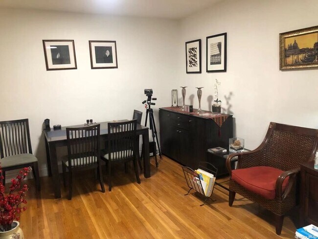 Foto del edificio - 143-36 Barclay Ave