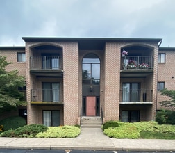 Building Photo - 4509 N Hedgerow Dr