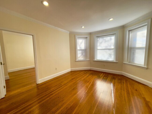 Foto del edificio - Brookline 4bed / 2bath Near Boston University - $6000 flexible move in date