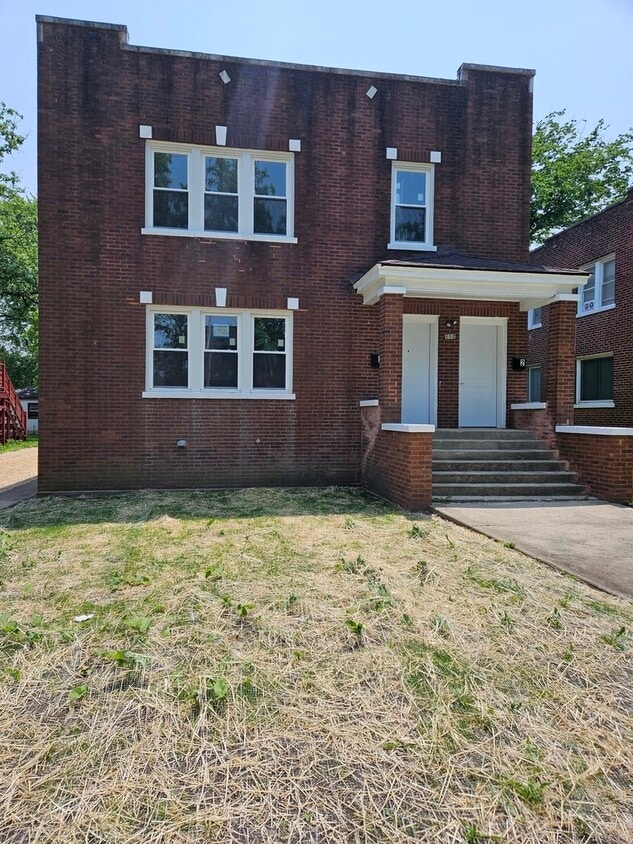 Primary Photo - 102 W Main St