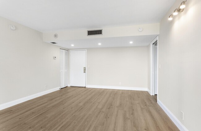 Building Photo - 2425 Presidential Way