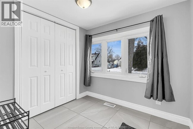 Building Photo - 687 Stanley St