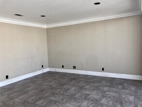 Building Photo - 2016 Main St