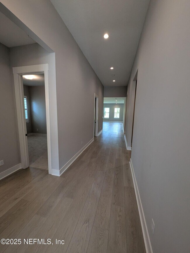 Building Photo - 110 Oak Pk Dr