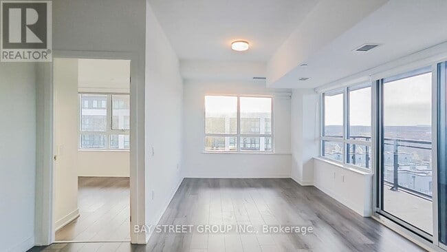 Photo du bâtiment - 395-395 Dundas St W
