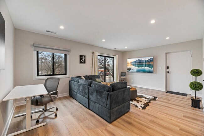 Foto del edificio - 2342 W Touhy Ave