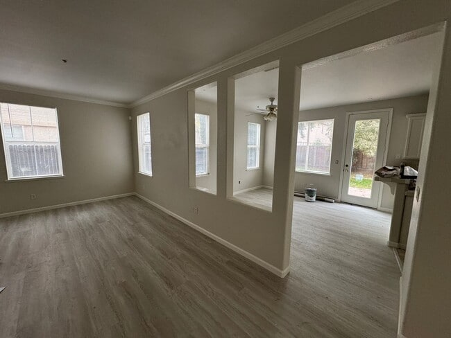 Building Photo - Great 5 bedroom 2.5 bath home in desirable Brentwood neighborhood! Crown molding in living room w...